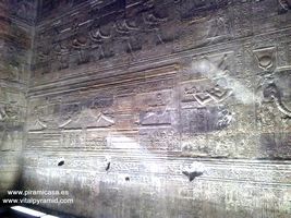 Escena compleja en el Templo de Dendera