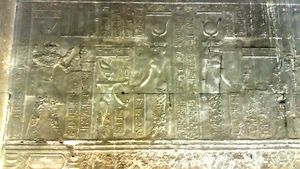 Grabado de los Dioses Hator Dandara