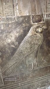 Energia el&eacute;ctrica en Cripta de Dendera