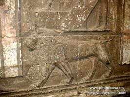 Le&oacute;n en Dendera