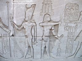 Lateral Templo Hator Dendera