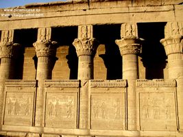 Templo Columnas Papiriformes