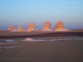 Esculturas erosi&oacute;n desierto