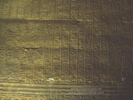 muro con jerogl&iacute;ficos