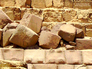 Bloques de granito en Pir&aacute;mides de Egipto  en Guiza