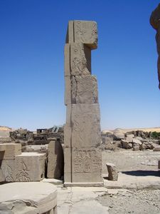 Columna en la  Isla Elefantina