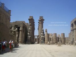 Estatuas colosales de Karnak