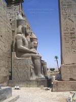 Colosales estatuas de Karnak