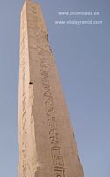 Ovbelisco jerogl&iacute;ficos