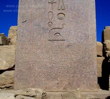 Jerogl&ntilde;ificos en granito Obelisco
