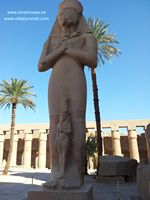 Bella estatua en Karnak