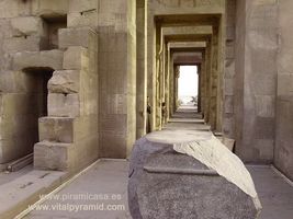jeroglificos y columnas en Kom Ombo