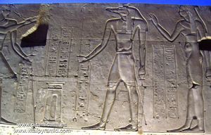Jerogl&iacute;fico Sobek Isis en Kom Ombo