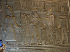 Horus, Sobek y Fara&oacute;n jerogl&iacute;fico en Kom Ombo