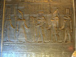 Horus, Sobek, Fara&oacute;n e Isis en jerogl&iacute;ficos en Kom Ombo