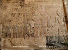 Dioses con el Fara&oacute;n en Kom Ombo