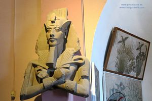 Fara&oacute;n Akhenaton Museo de El Cairo fotos im&aacute;genes