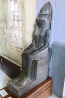 EStatua Horus antropom&oacute;rfica Museo de El Cairo fotos im&aacute;genes