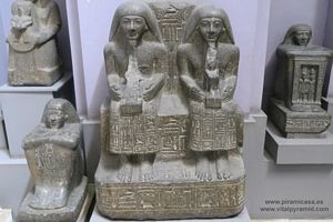 Jerogl&ntilde;&ntilde;ificos estatua Museo de El Cairo fotos im&aacute;genes