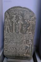 Estela granito jeroglificos Museo de El Cairo escultura iniciado