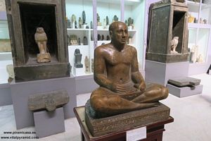 Escriba caliza roja  Museo de El Cairo fotos im&aacute;genes