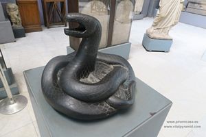 Estatua Serpiente Museo de El Cairo fotos im&aacute;genes
