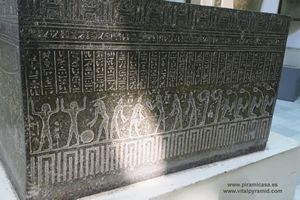 Sarc&oacute;fago granito gris Museo de El Cairo fotos im&aacute;genes