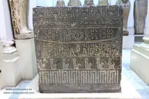 Jerogl&iacute;ficos en sarc&oacute;fago  Museo de El Cairo fotos im&aacute;genes